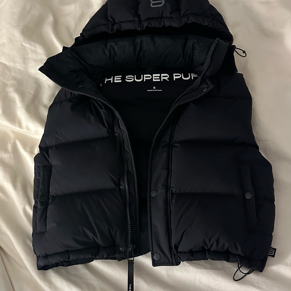Aritzia Black Super Puff shorty Vest